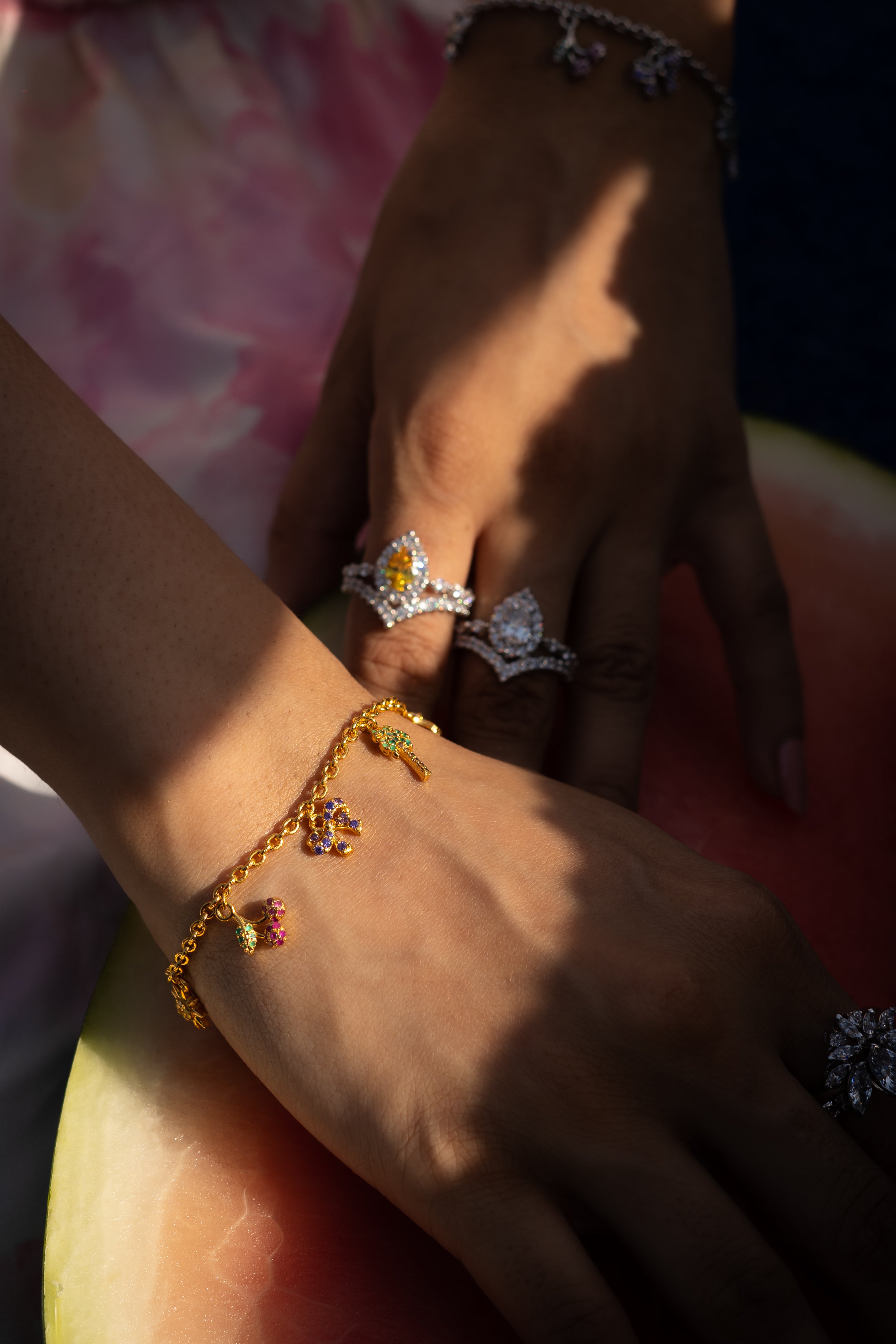 Tropical Gold Charm Bracelet - Zumorrud
