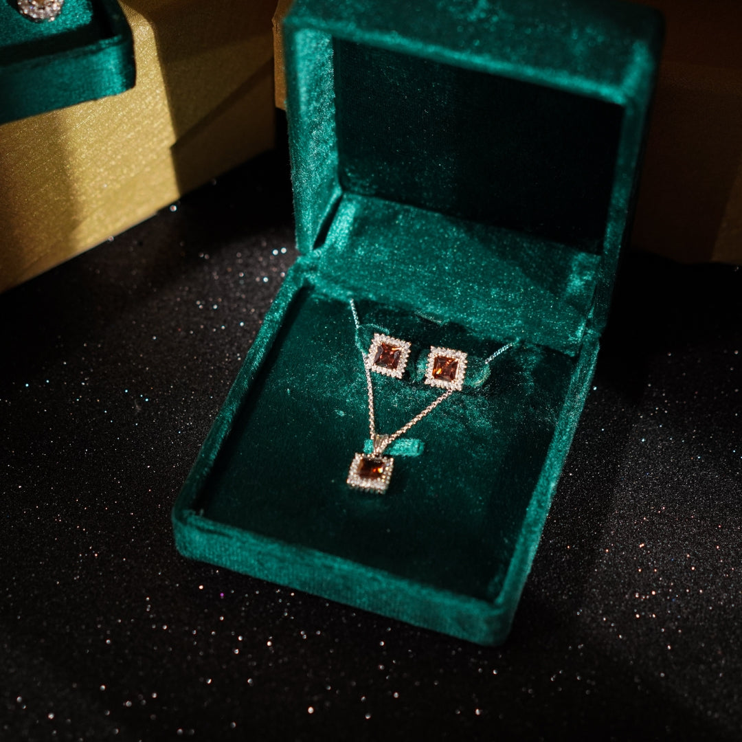 Queen Pendant Set - Zumorrud