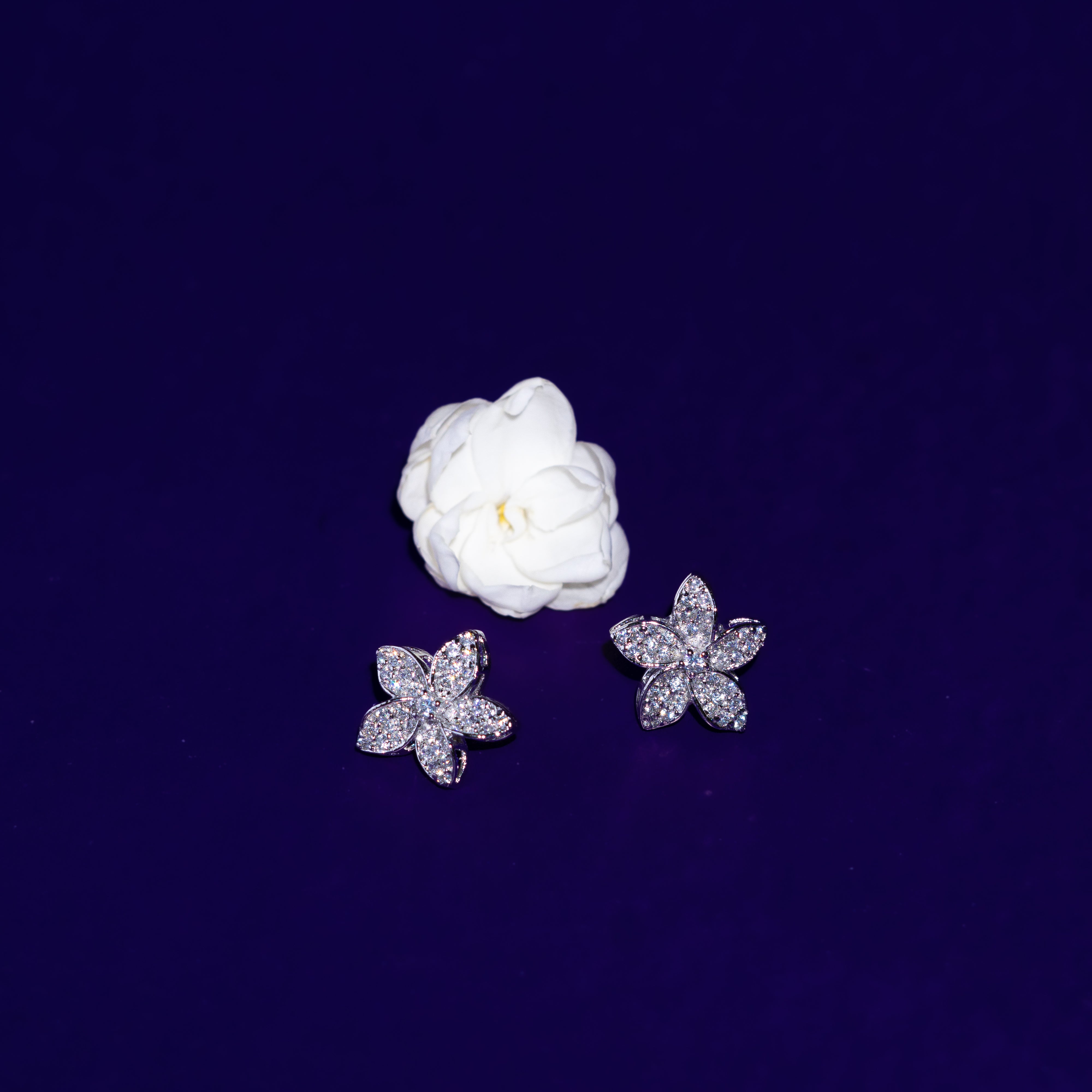 Five Petals Earrings - Zumorrud