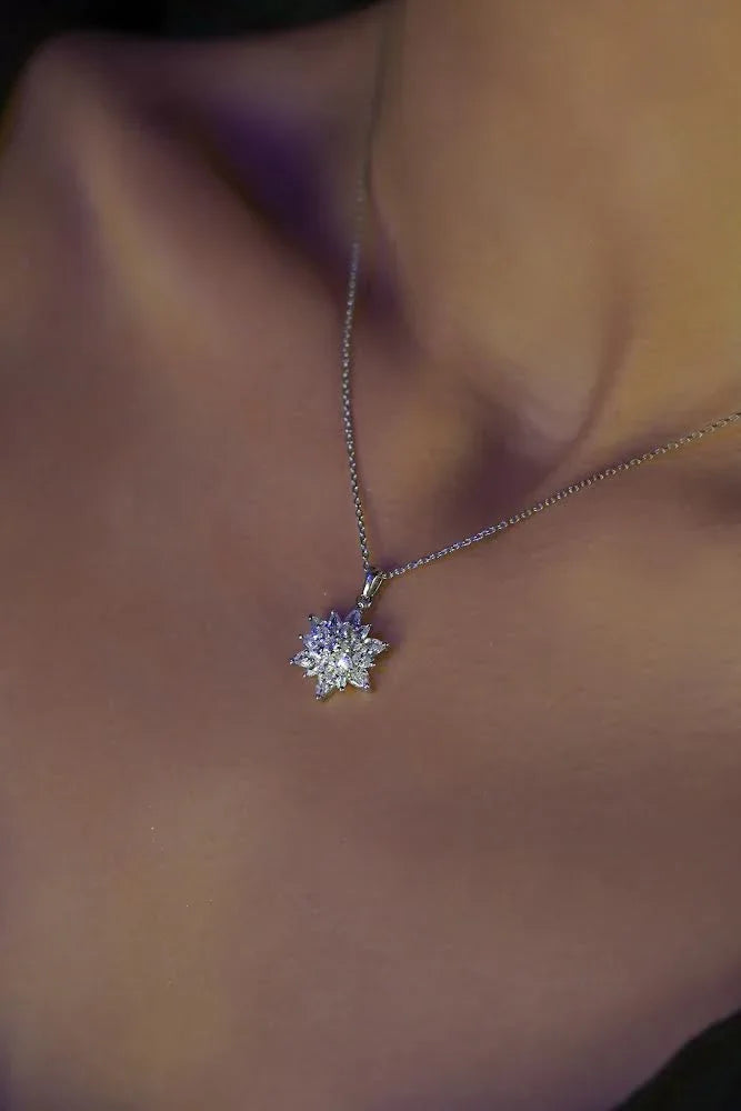 Lotus Heart Pendant - Zumorrud
