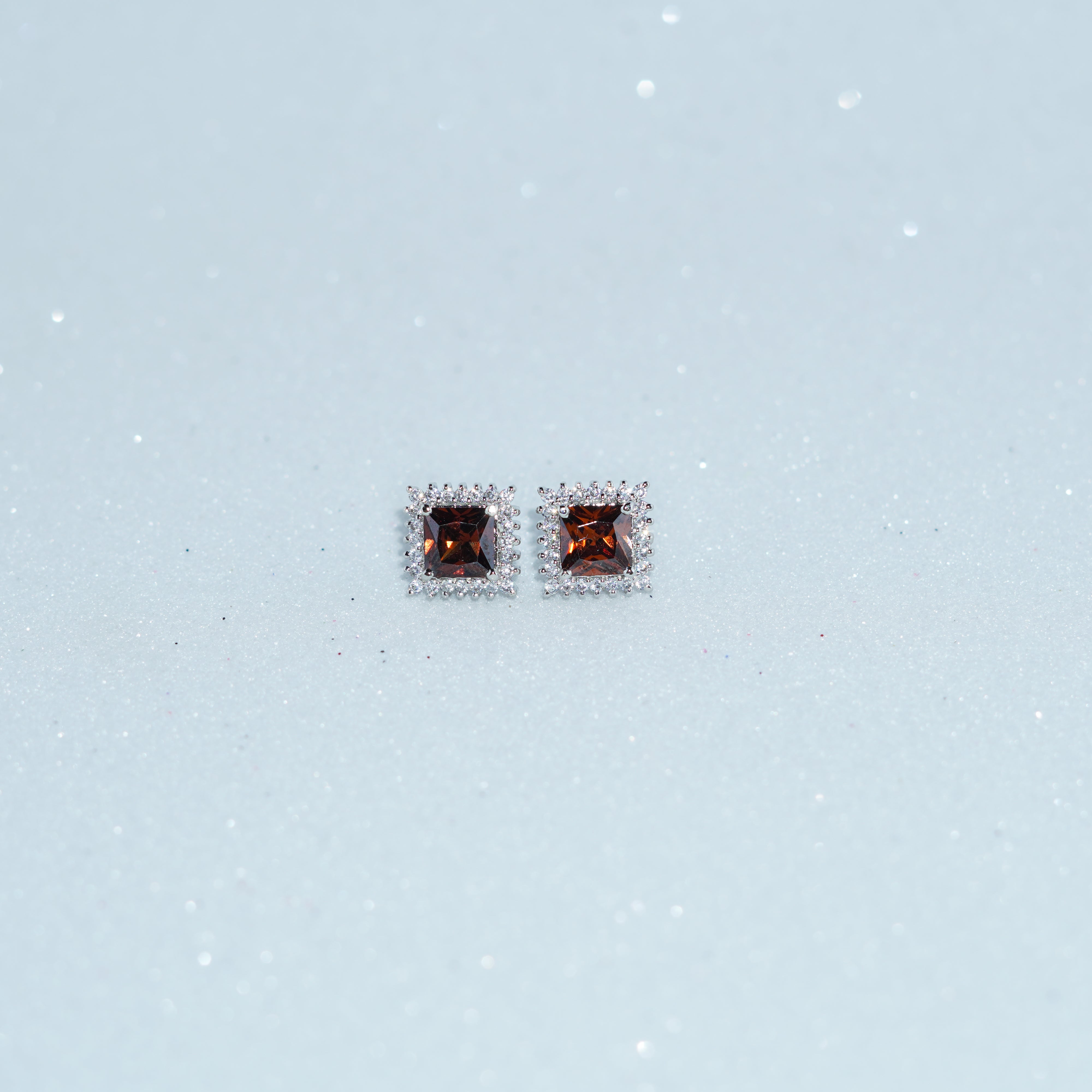 Queen Earrings - Zumorrud