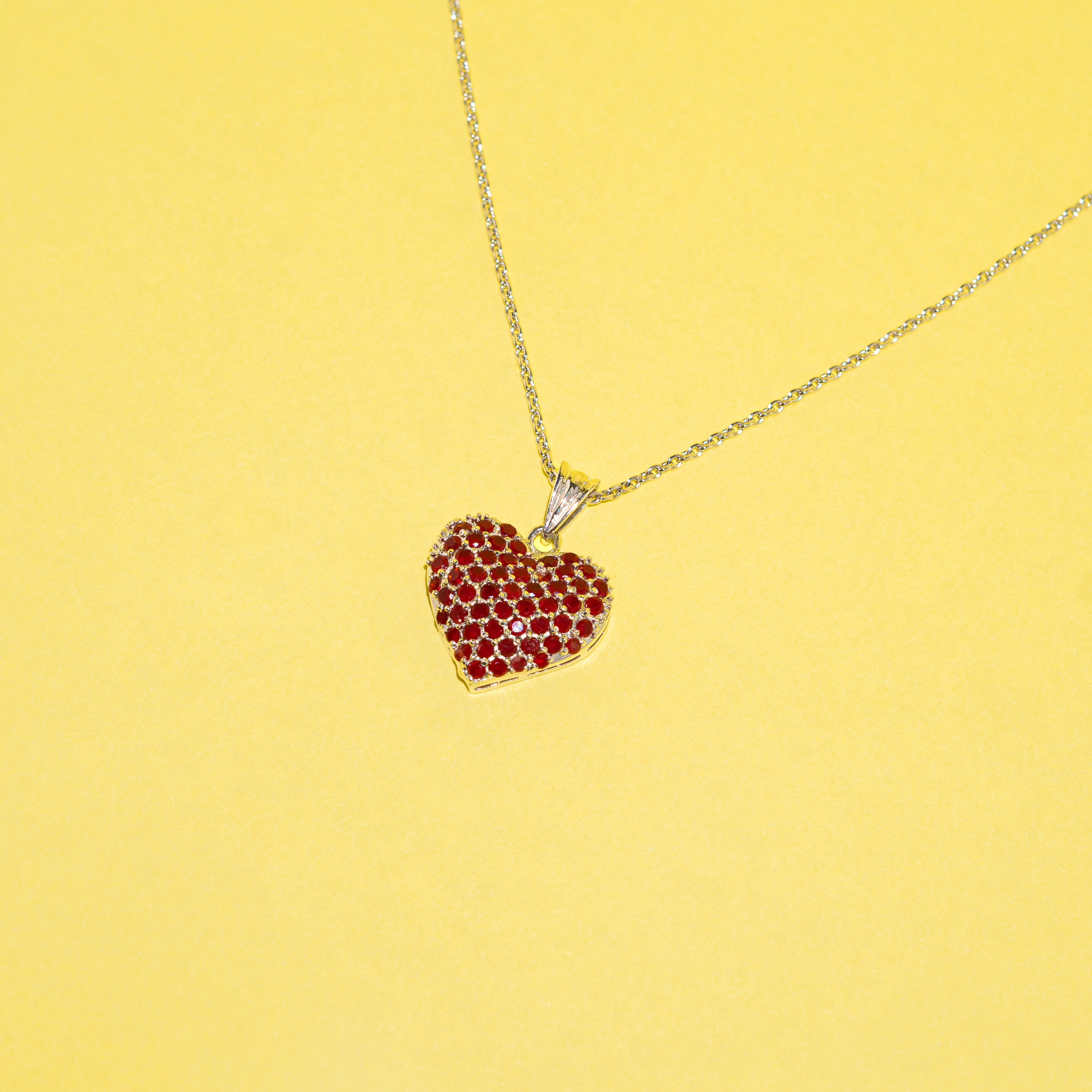 Scarlet Heart Pendant - Zumorrud