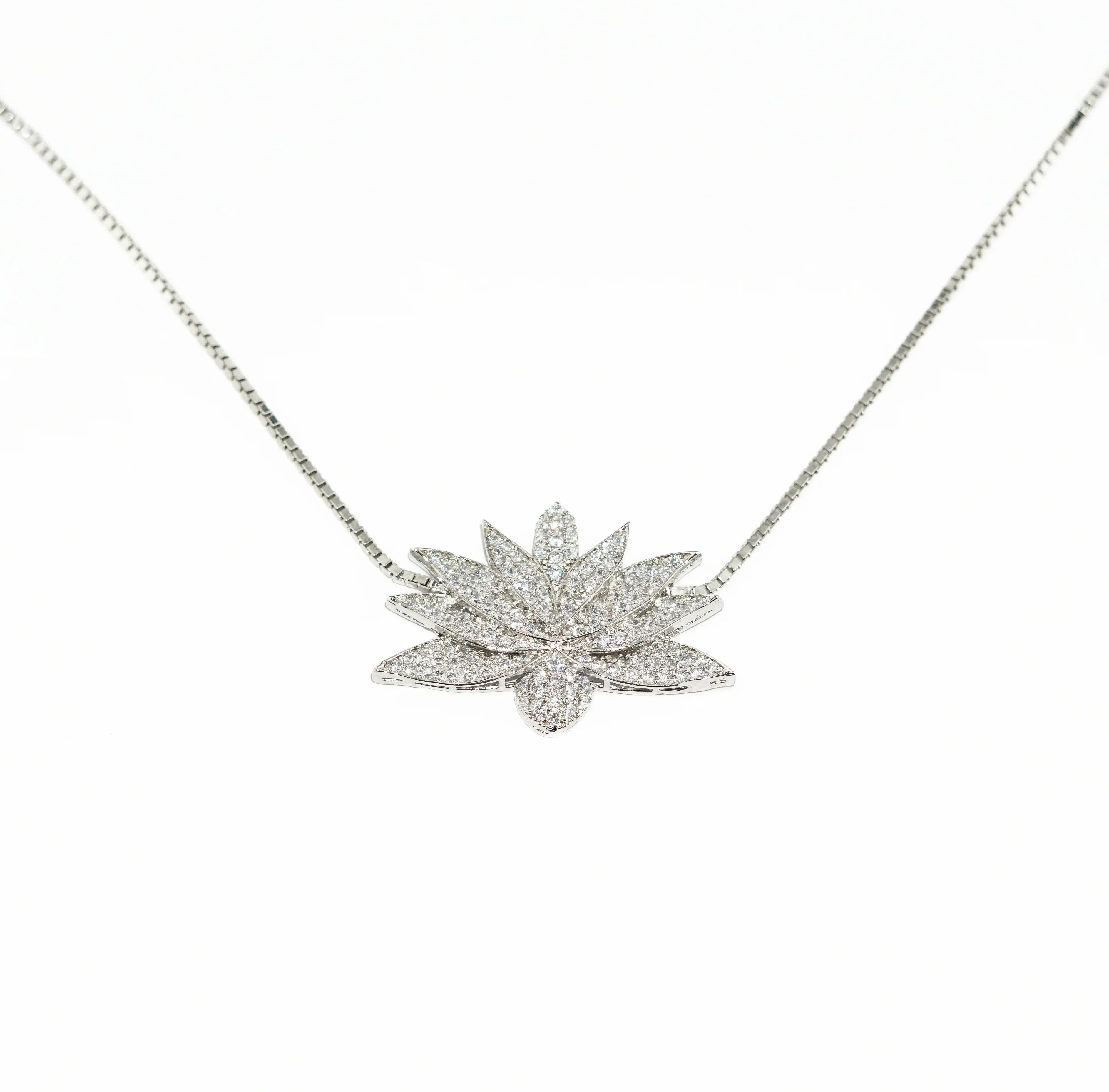 Floating Lotus Necklace - Zumorrud