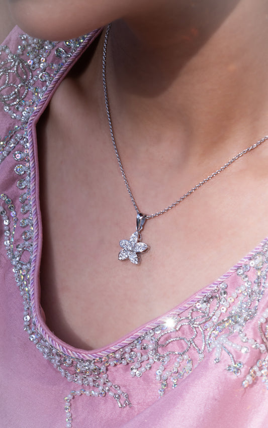 Five Petals Pendant - Zumorrud